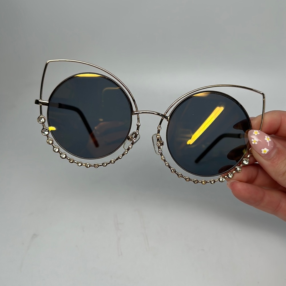 Cat eye sunglasses